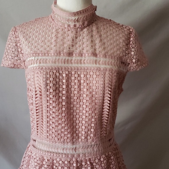 New Romeo and Juliet Lace dress - Picture 5 of 6